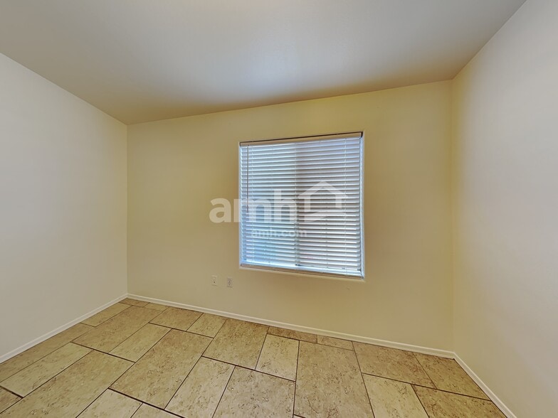 Building Photo - 1350 S Greenfield Rd