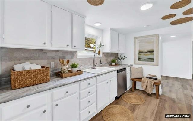 Building Photo - 530 SE 2nd St