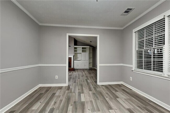 Building Photo - 2150 Lakeway Dr