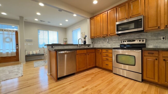 Building Photo - Outdoor Oasis 3 Bedroom Home in Horizon Pointe - Available Jan 1st