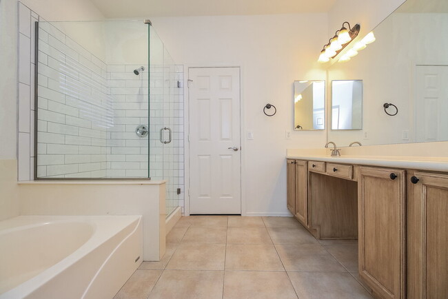 Building Photo - 6629 W Range Mule Dr