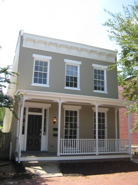 Primary Photo - 715 W Clay St