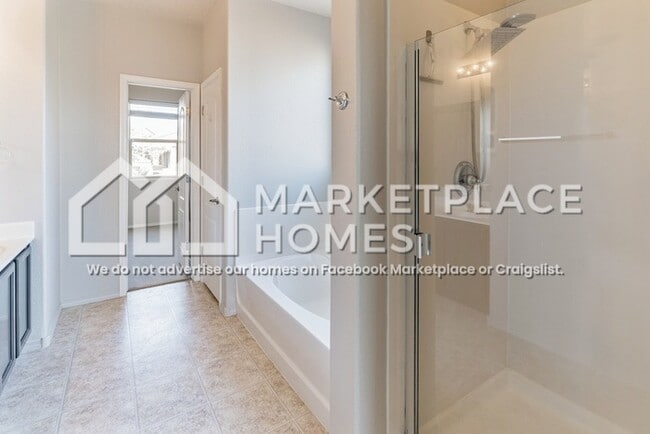 Building Photo - 620 Creekside Ave SW