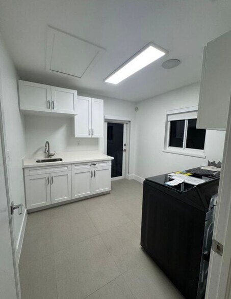 Building Photo - 2930 SW 79th Ct