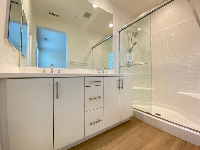 Building Photo - 3 bed, 3.5bath wihtin The Pacific Ridge Community in Oceanside