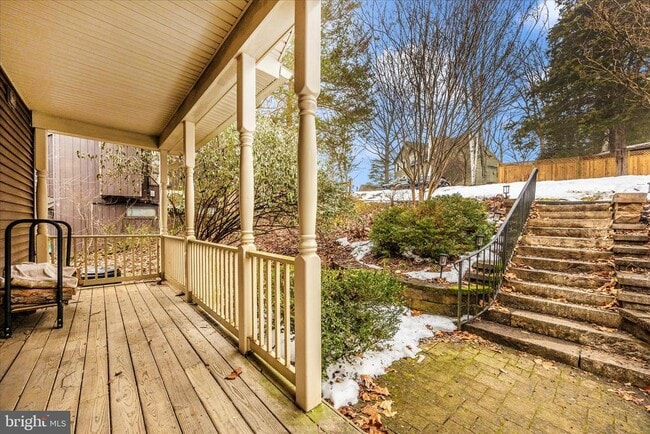 Building Photo - 6976 Meadowpoint Terrace