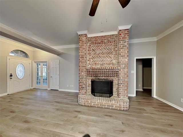 Building Photo - 709 W Park Dr