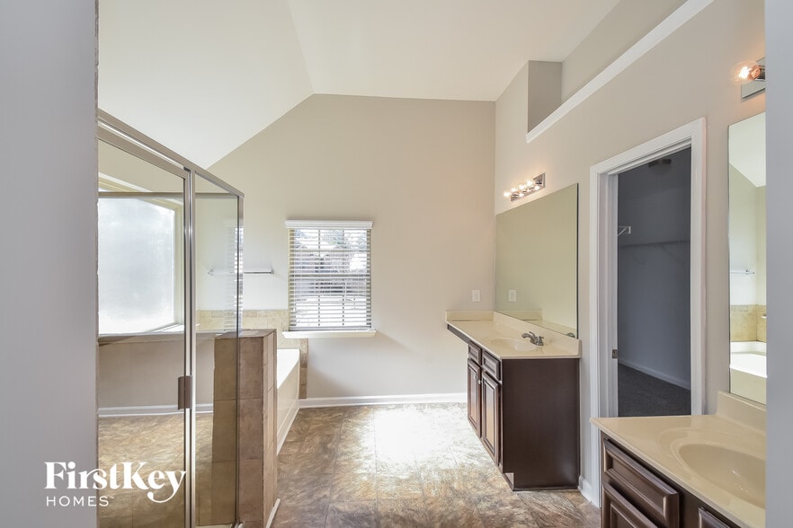 Building Photo - 6709 Oak Hill Pl