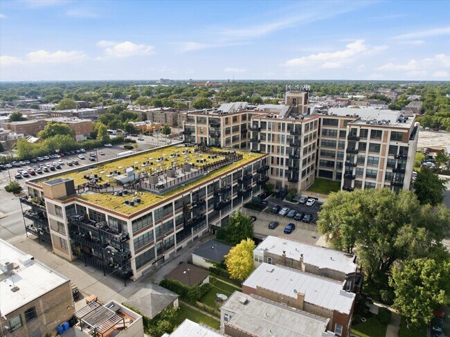 Building Photo - 3963 W Belmont Ave