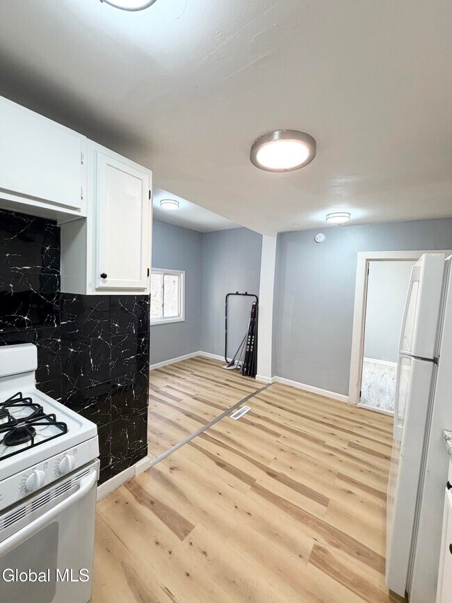 Building Photo - 247 Elk St