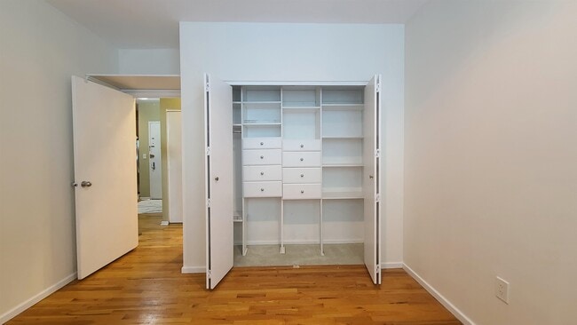 Building Photo - 518-536-536 Gregory Ave