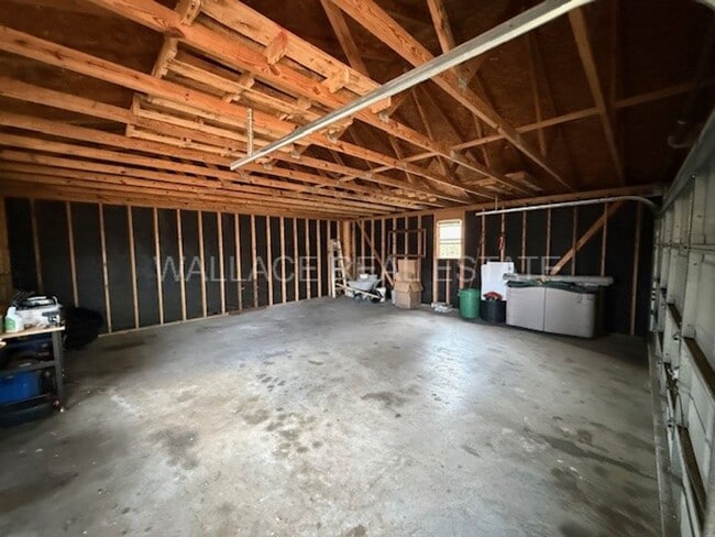 Building Photo - CUTE 1940'S BUNGALOW IN SHANNONDALE COMMUNITY IN N. KNOXVILLE!!