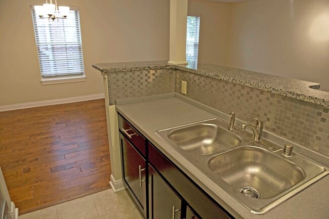 Building Photo - Park Court Apartments