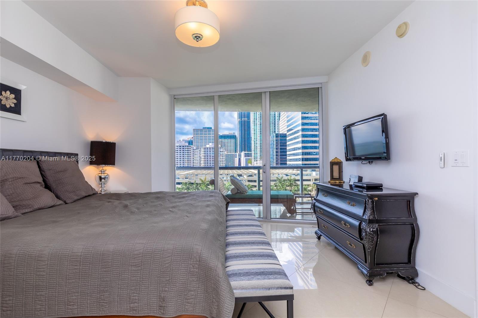 Building Photo - 495 Brickell Ave