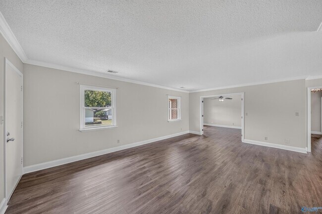 Building Photo - 1208 SE Willowbrook Dr
