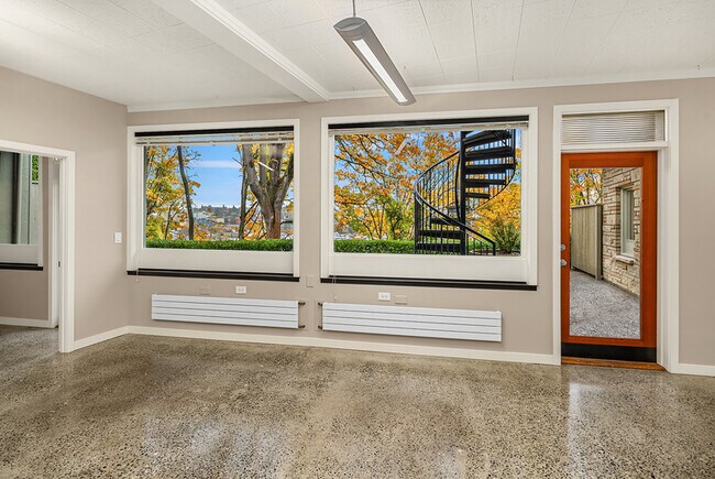 Building Photo - 2562 Dexter Ave N