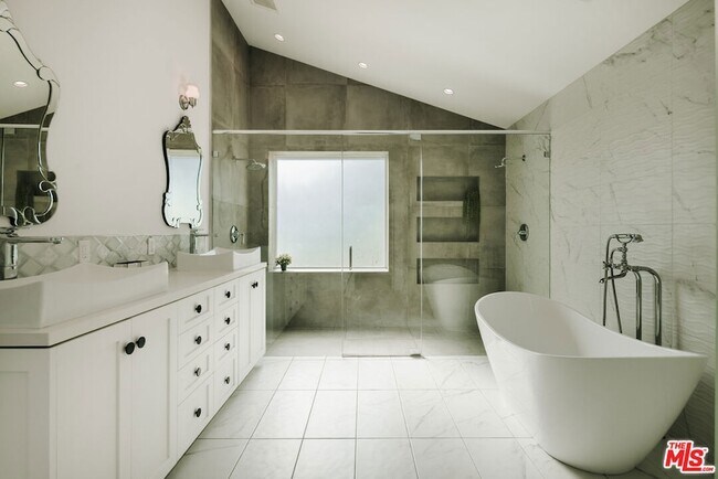 Building Photo - 18013 Sea Reef Dr