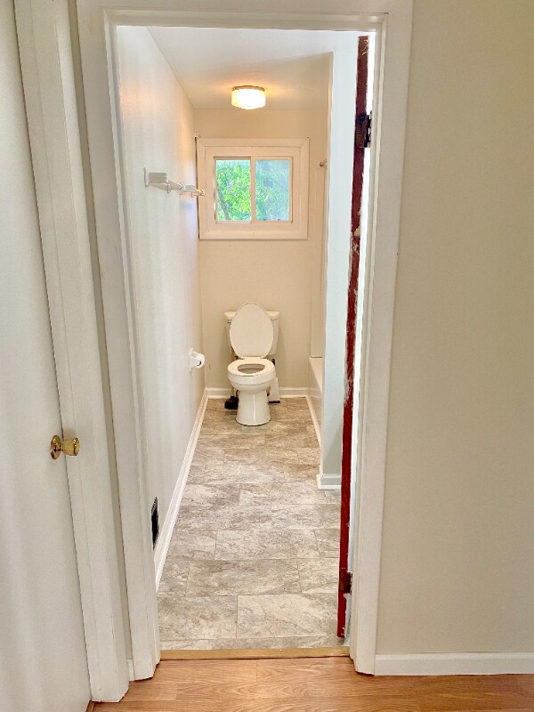 Building Photo - 3003 Lake Rd N