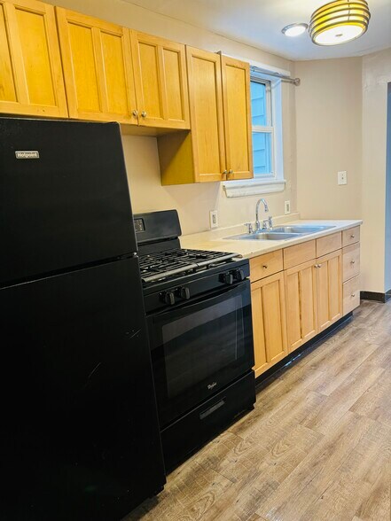 Building Photo - 726 Evergreen Ave