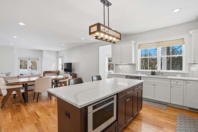 Building Photo - 279 W Central St