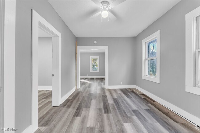 Building Photo - 2115 W 96th St