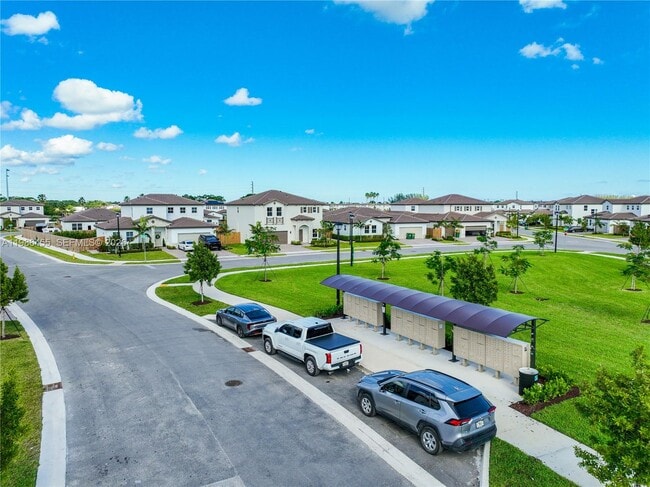 Building Photo - 2333 SE 28th St