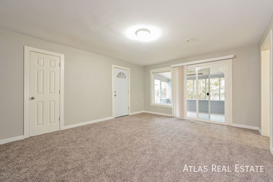 Building Photo - 1092 Worchester St