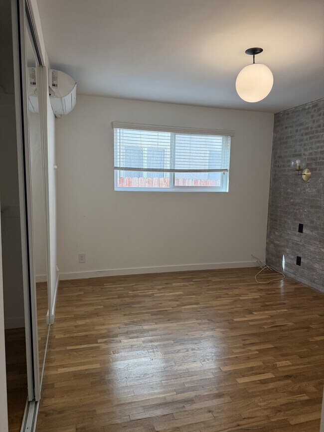 Building Photo - 821 Westmount Dr