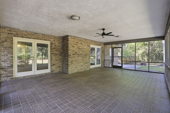 Building Photo - 4 Bedroom, 3 Bath House on 1 Acre in Fox Grove