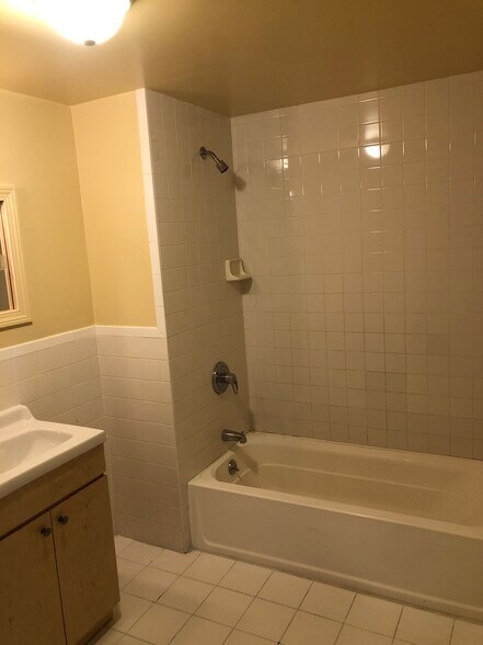 Building Photo - 14 Brooklyn Ave