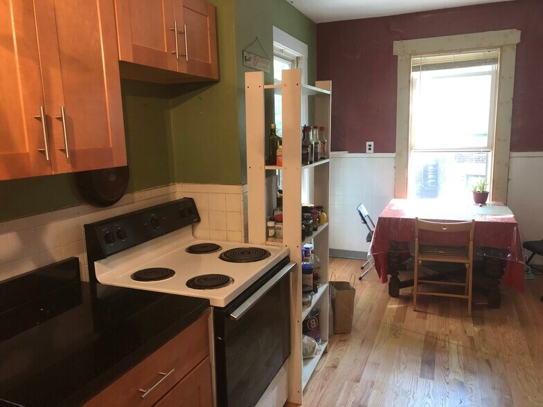 Building Photo - 126 Glenville Ave