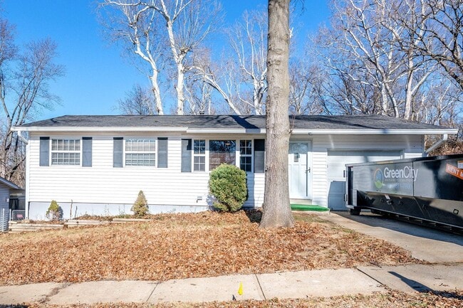 Building Photo - 3633 Shores Dr