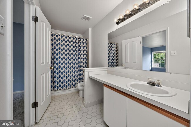Building Photo - 1014 Foxmeadow Dr