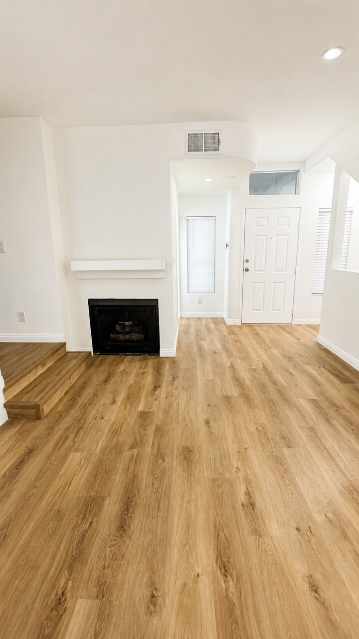 Livingroom - 7900 Woodman Ave