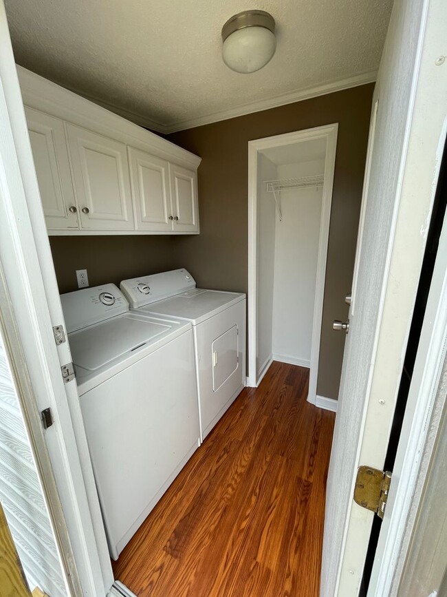 Building Photo - Newly Renovated 3 Bed, 2 Bath