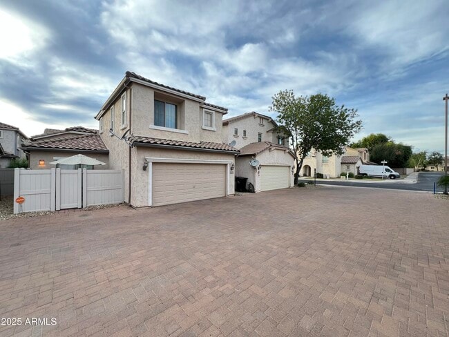 Building Photo - 8353 W Lewis Ave