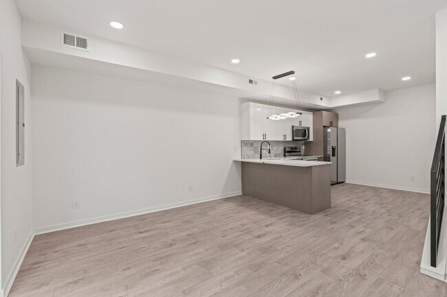 Building Photo - 1823 N Van Pelt St