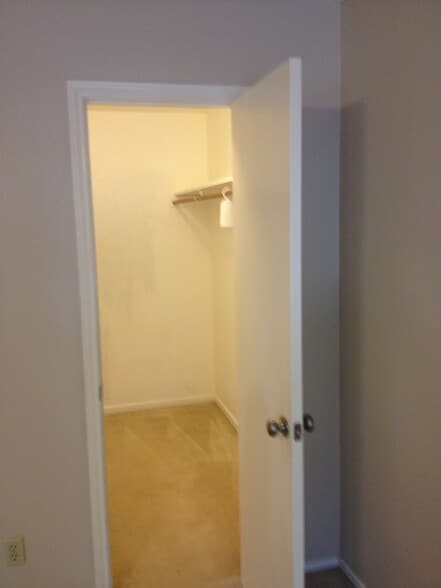 Large walk-in closets - 8604 Willowick Drive