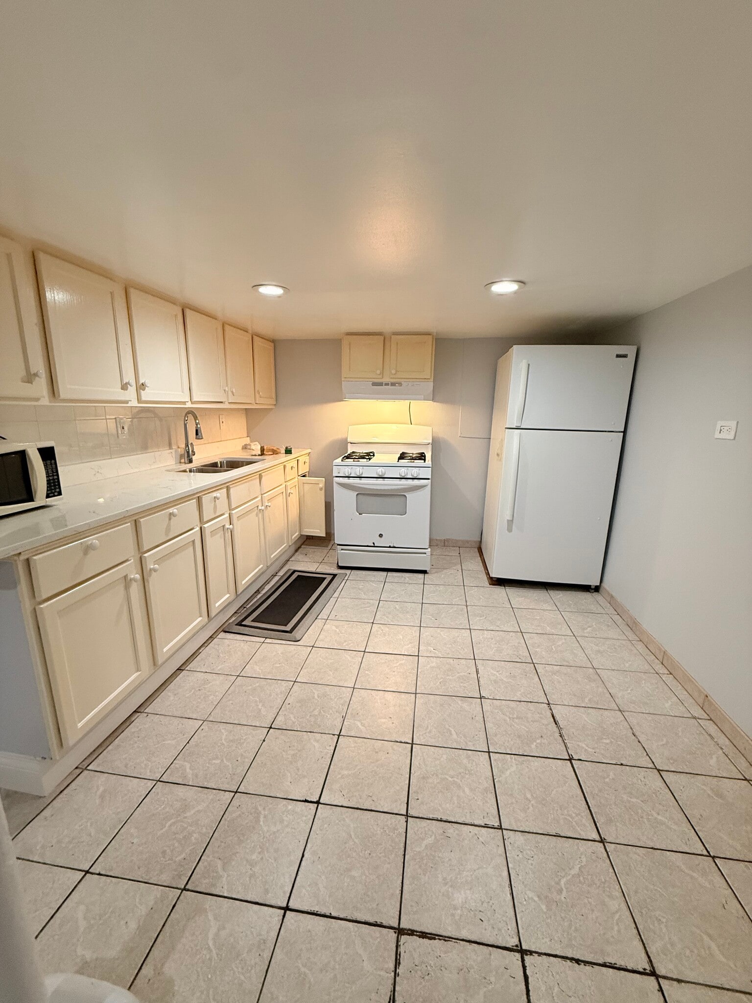 Building Photo - 1745 W North Shore Ave