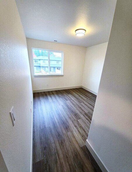 Building Photo - 1321 Oppek St NE