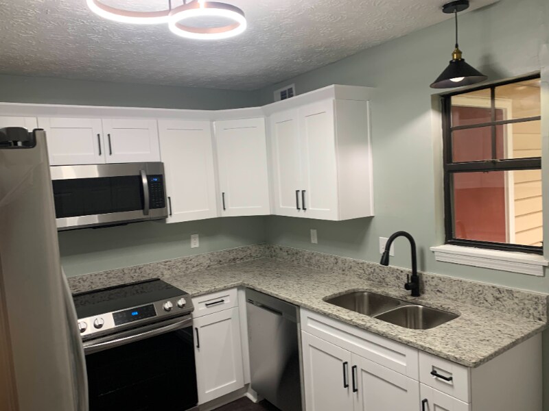 Building Photo - 556 Wedgewood Dr