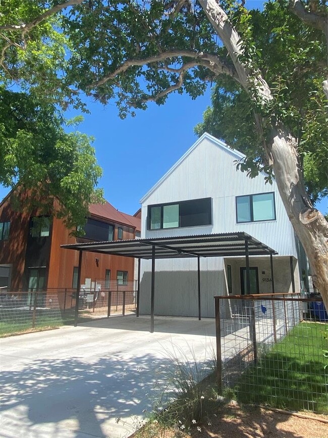 Building Photo - 913 Tillery St