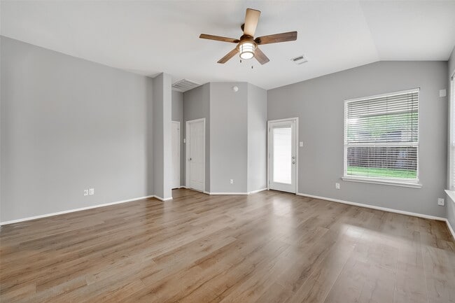 Building Photo - 6431 Applewood Forest Dr