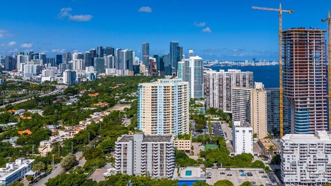 Building Photo - 2475 Brickell Ave