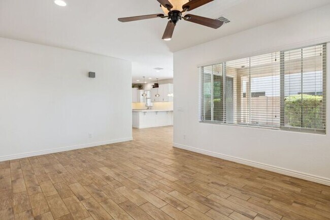 Building Photo - Modern 4-bedroom, 3.5-bathroom single-family home in the heart of North Tempe
