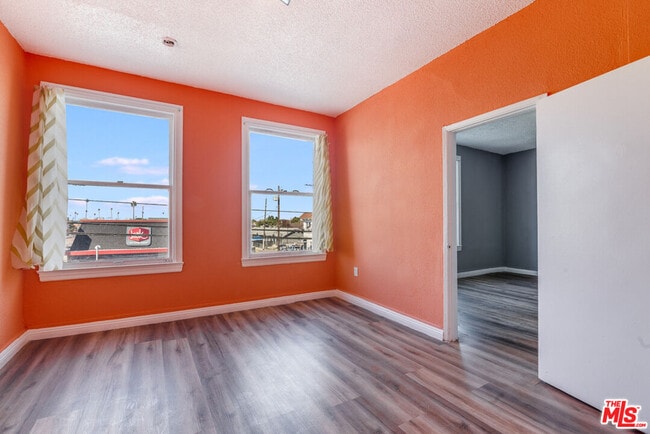 Building Photo - 256 W Florence Ave