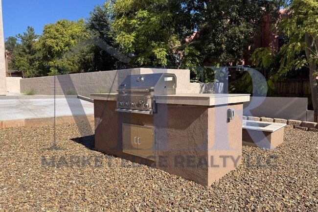 Building Photo - 3Bed/2.5Bath House in Sedona! Ready for Im...