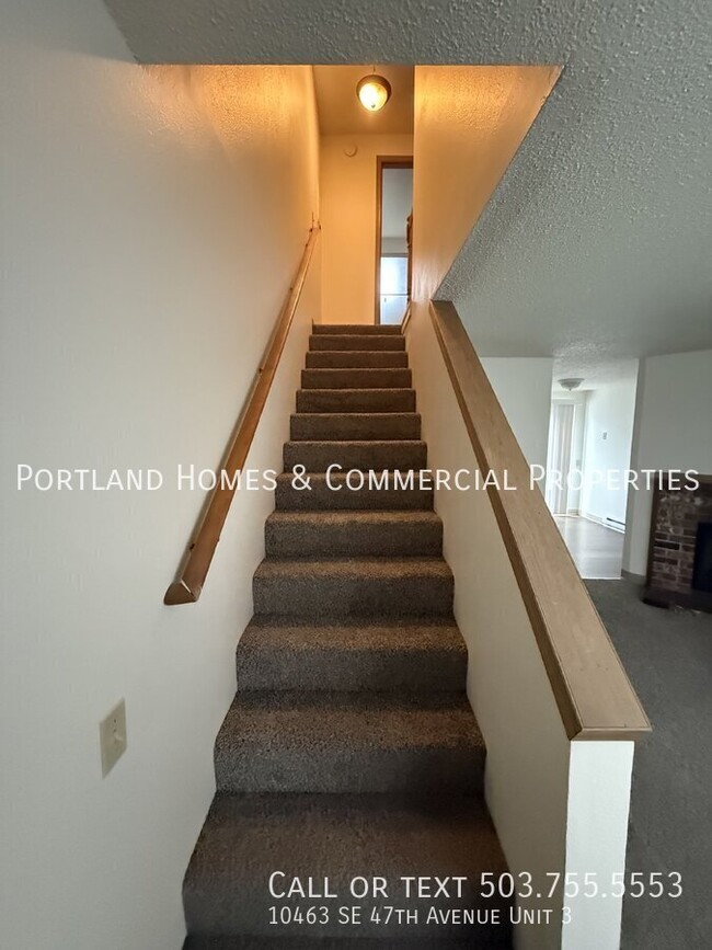 Building Photo - Milwaukie Triplex - 2 Bedroom