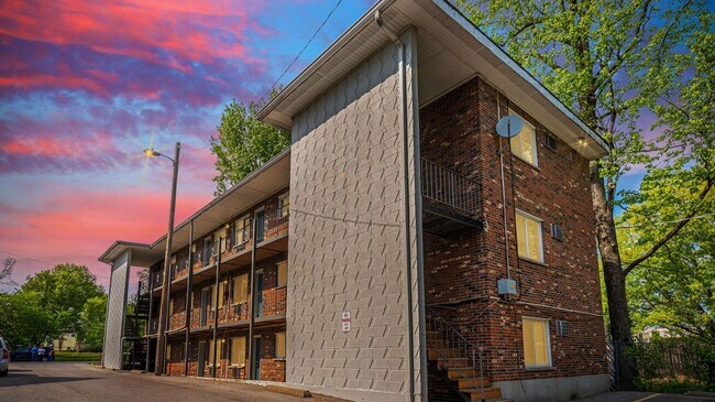 Primary Photo - Newly Renovated All Electric 1 Bedroom in ...
