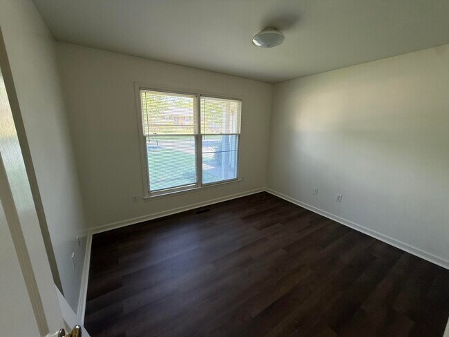 Building Photo - 390 Retrac Rd